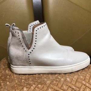 Size 9.5 women’s boots